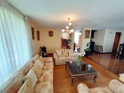 Casa en Venta Calacoto. Calle 25. 