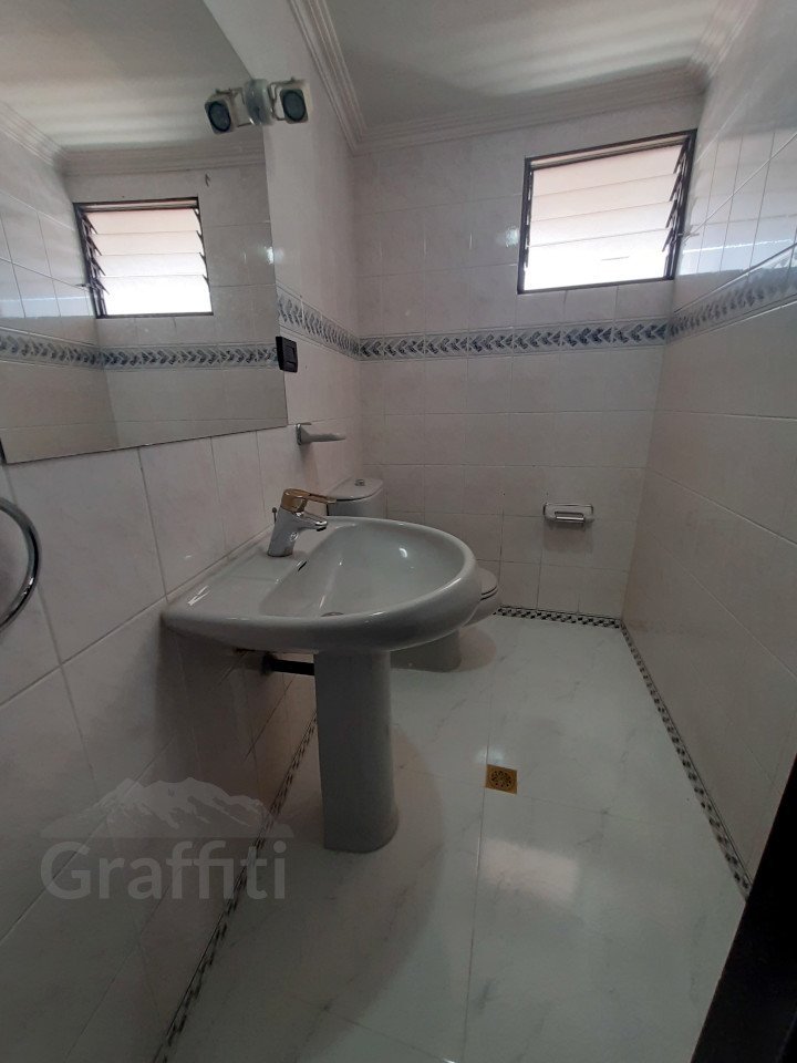 Amplia ﻿Oficina en Alquiler en Sopocachi - fotografía 6