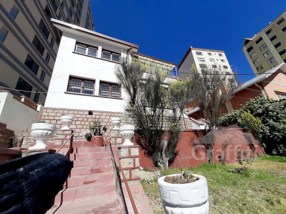 Amplia ﻿Casa en Alquiler para oficinas en Sopocachi - fotografía 1