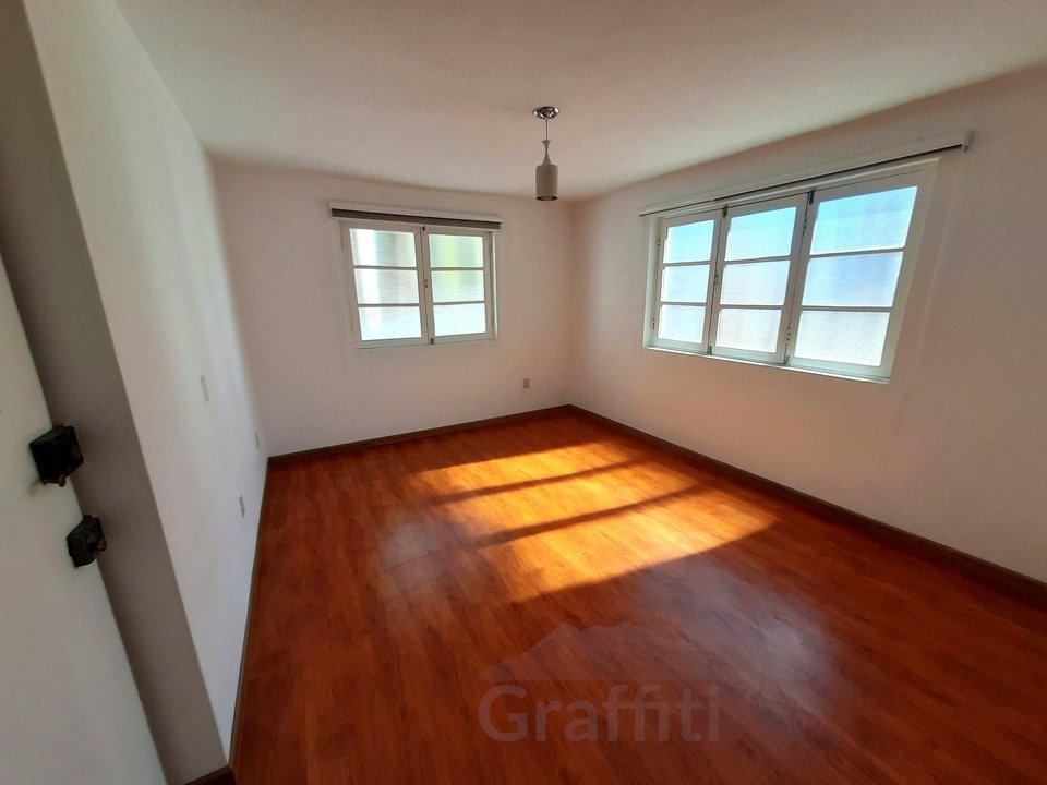 Amplia ﻿Casa en Alquiler para oficinas en Sopocachi - fotografía 3