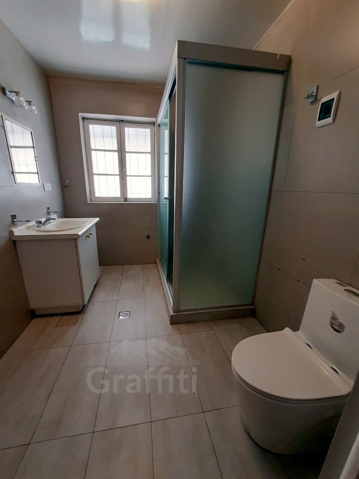 Amplia ﻿Casa en Alquiler para oficinas en Sopocachi - fotografía 11