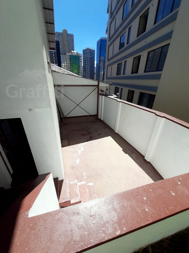 Amplia ﻿Casa en Alquiler para oficinas en Sopocachi - fotografía 13