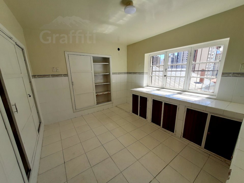 Amplia ﻿Casa en Alquiler para oficinas en Sopocachi - fotografía 18
